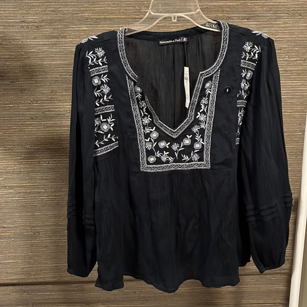 AberCrombie and Fitch women’s peasant blouse